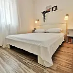 Apartment Roman * Betina (Sibenik-Knin)