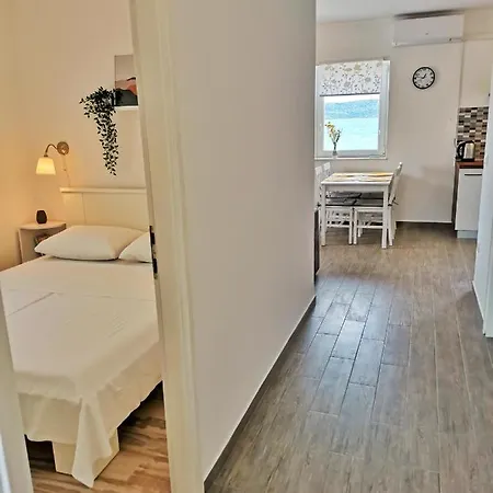Apartment Roman Apartman *