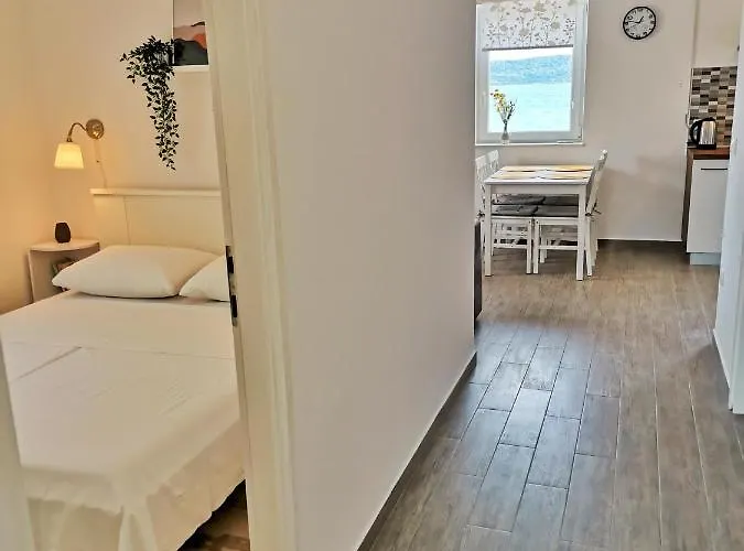 Apartment Roman 아파트 *